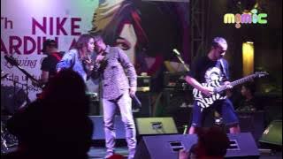 01 PAS Band feat. Momo Geisha - Kesepian Kita