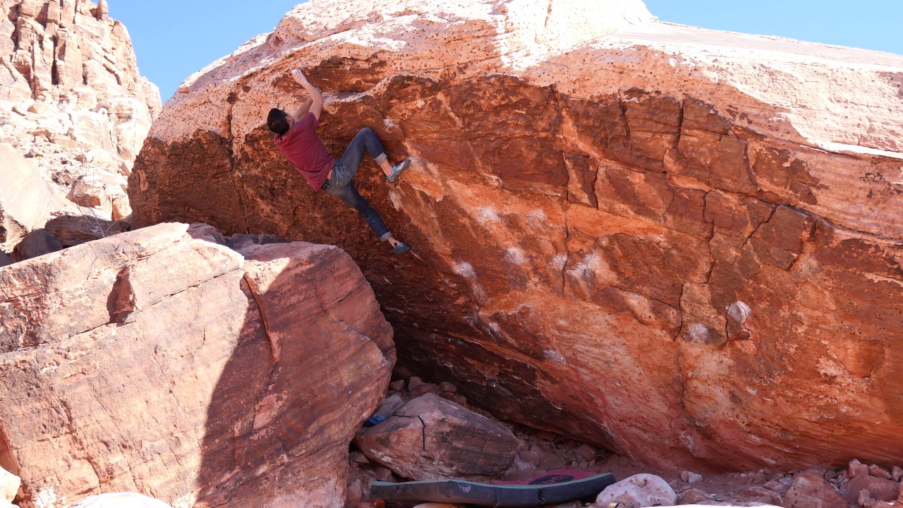 Red Rocks Bouldering: Scare Tactics (V9) - YouTube