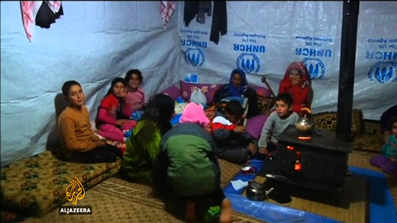 يهدد تساقط الثلوج اللاجئين السوريين