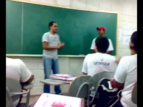 Professor Fernado Mota do Colgio unimax, canta "Medley Parabns" - Montes Claros (MG)