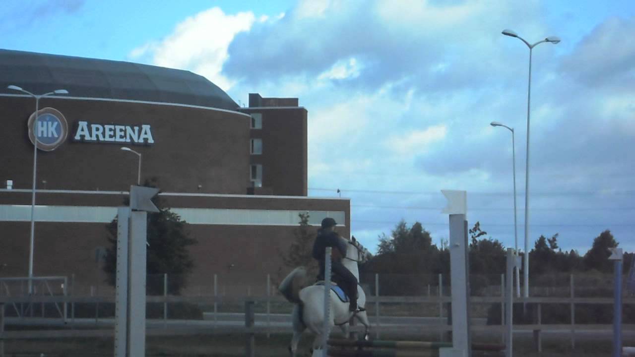 Poni pukittaa mut alas!