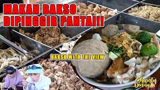 EATING MEATBALLS BY THE BEACH! VIRAL CUANKI IN PANGANDARAN!!