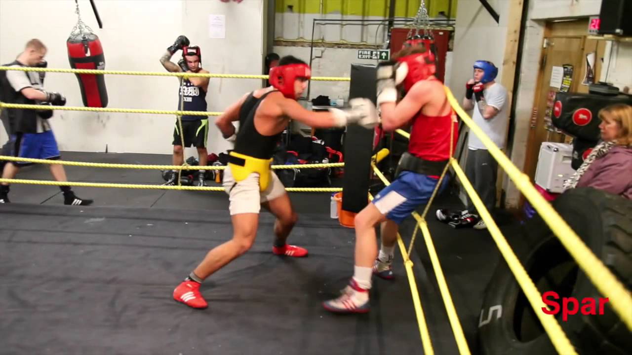 EXPLOSIVE SPAR !!!! BASI RAZAQ v JEFF SAUNDERS - PEEP MAGAZINE.CO.UK ...