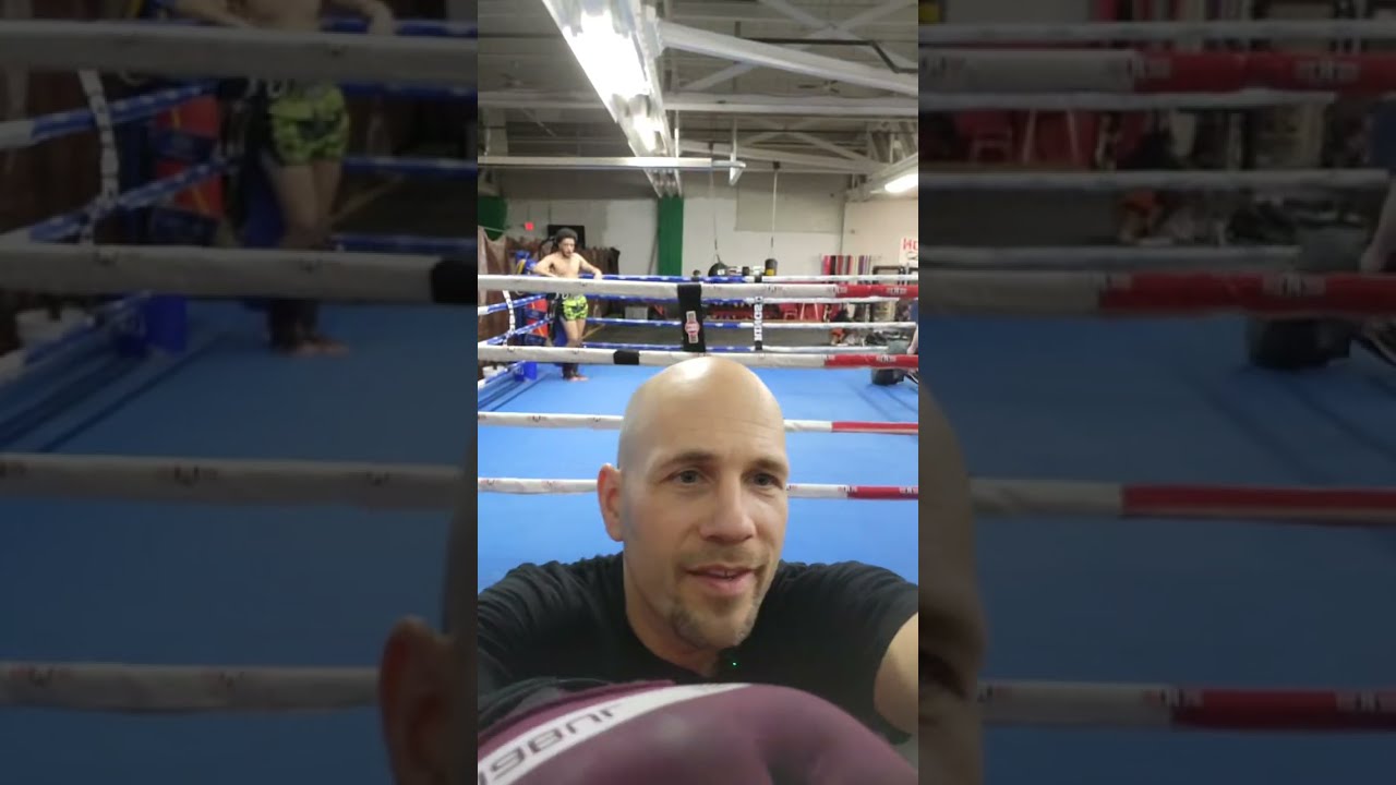 Aaron Veverka is live with pro Muay Thai streaming!