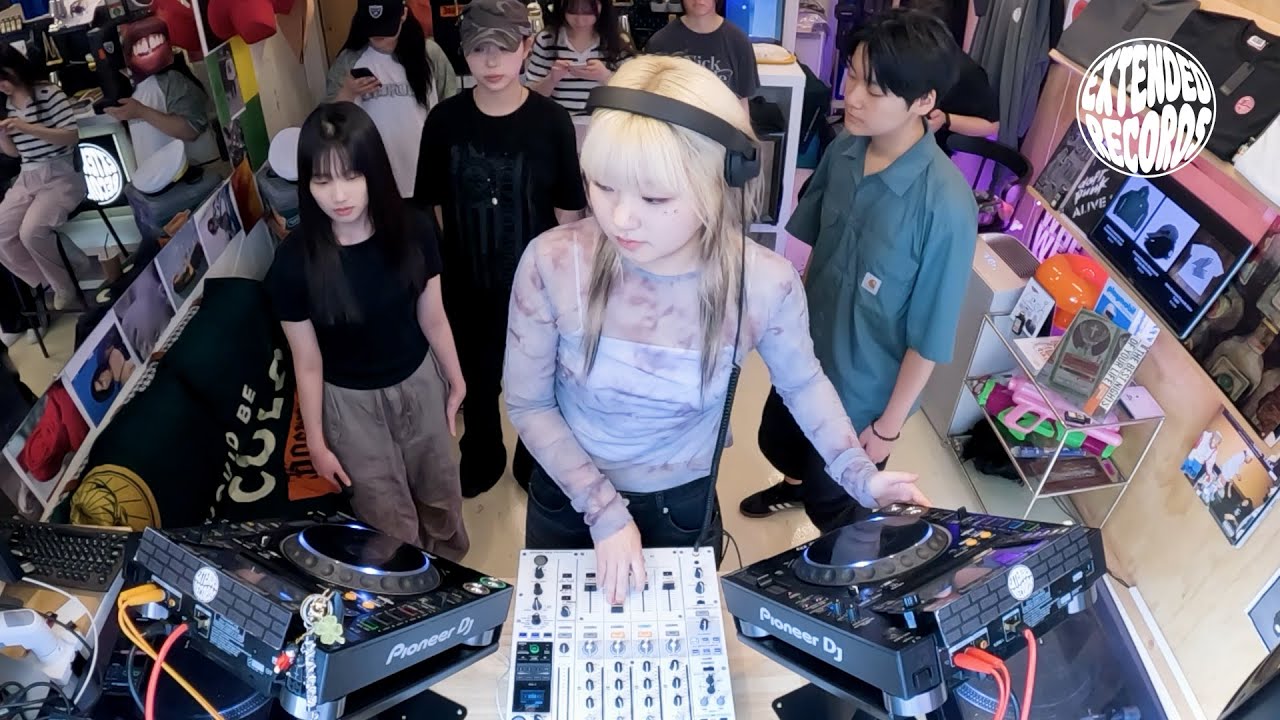 | UK GARAGE | MIX  : _swimminggoggles_ /// EXTENDED RADIO