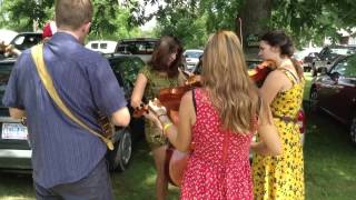 Hoot & Holler Band warming up for Clifftop contest.