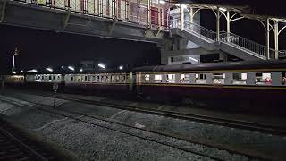 Rapid train 167 stops at Ban Pong. (Krungthep Aphiwat - Kantang)