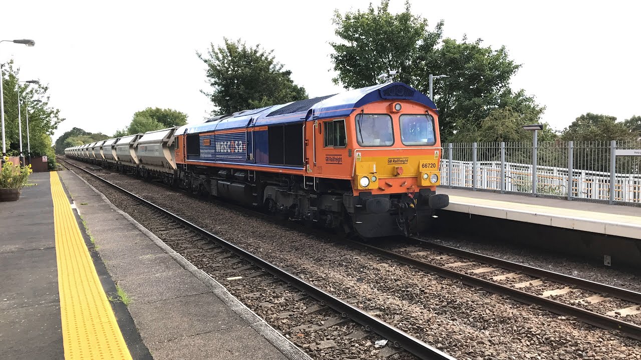 66720 Wascosa GBRf 6E88 with 15 covered sand wagons 14:26 running 45 ...
