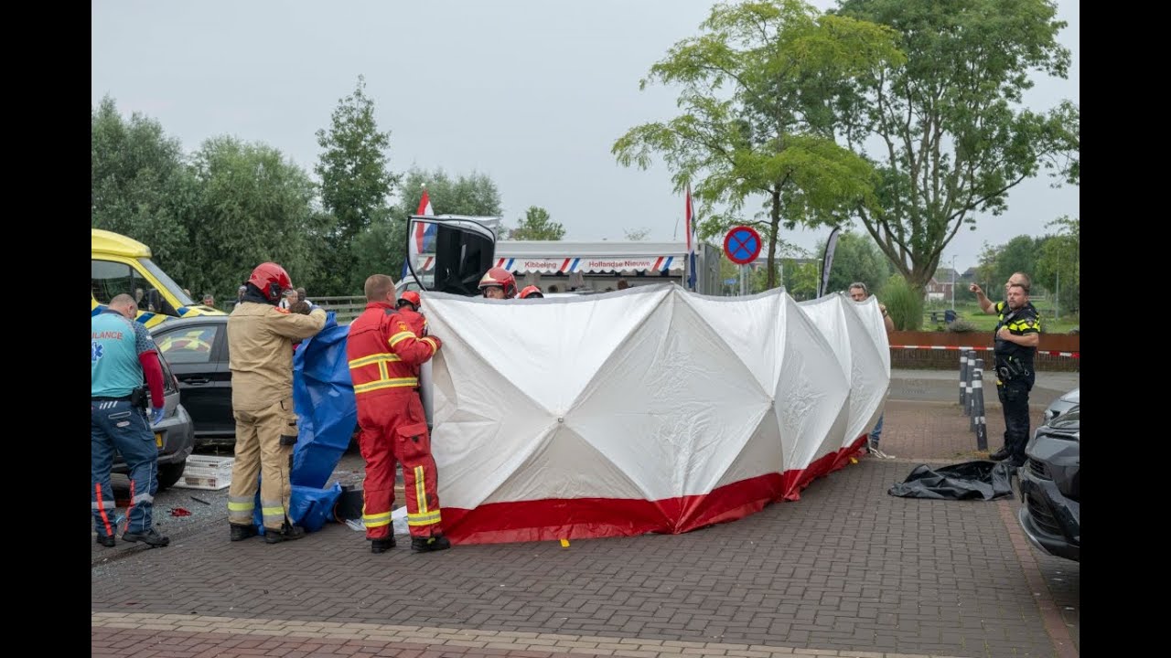 Ravage bij ongeluk op de Wending in Delfzijl, meerdere voertuigen beschadigd
