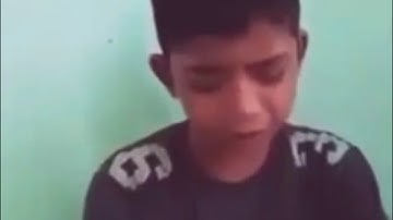 طفل يقرأ سورة الرحمن بصوت يبكي الحجر