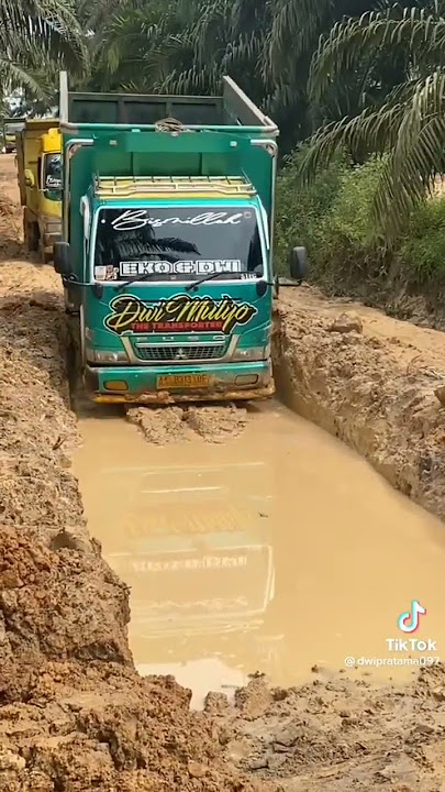 perjuangan truk sawit jalan berlumpur#shorts