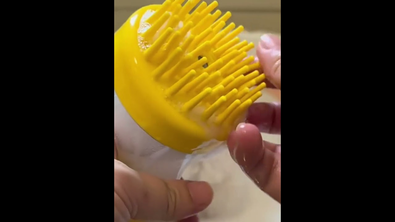 Pet Bath Brush with Soap Dispenser, Silicone Bristle Pet Grooming Massage Shampoo Brush