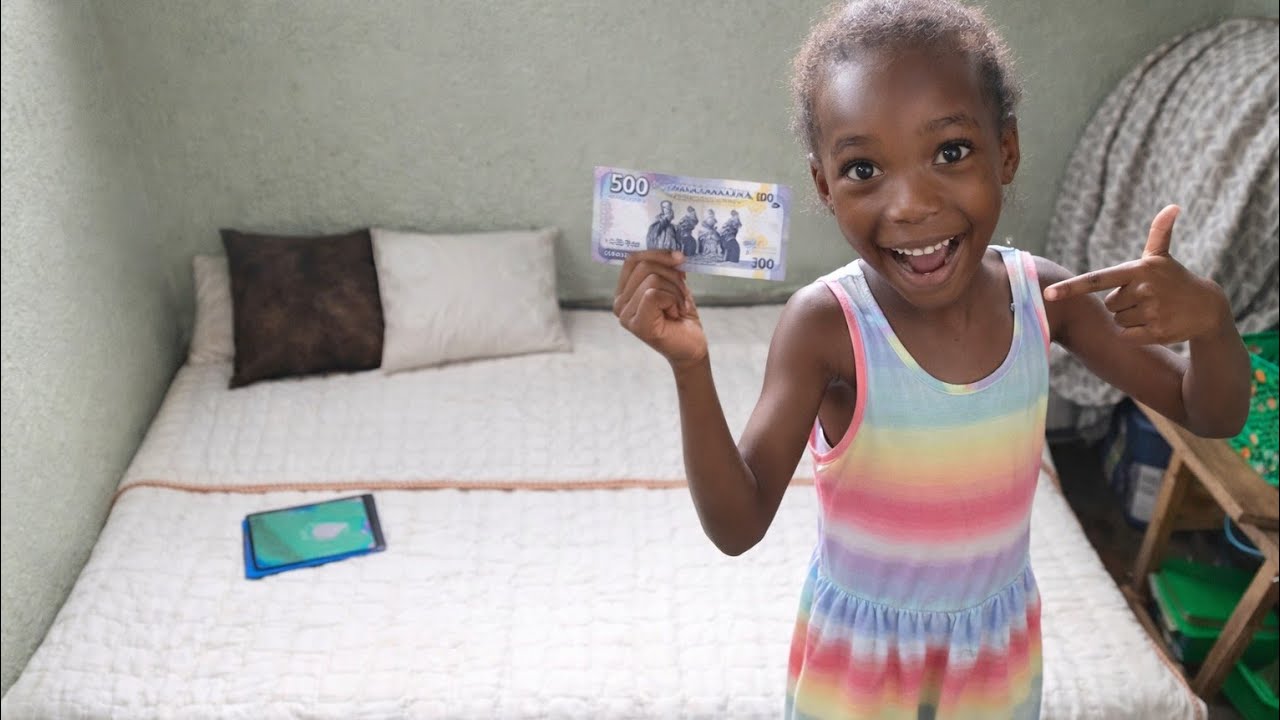 Dore uko watoza umwana akazi binyuze mumikino ukanamukumuhemba 🥰🥰igiti cyigorwa cycyiri gito 😍