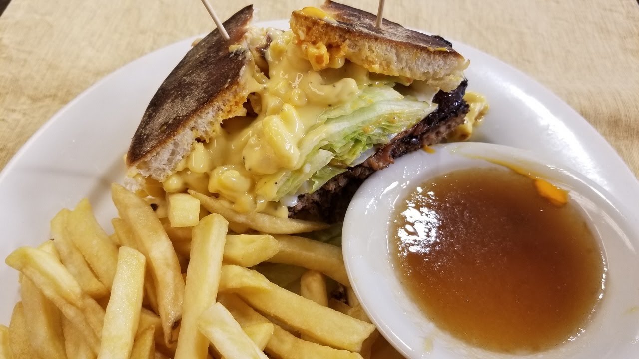 In the Kitchen: Maple Bacon Mac & Cheeseburger