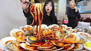 Don't watch it in the morning) Steamed red seafood on a big iron plate?😳 Eating show for 10 people