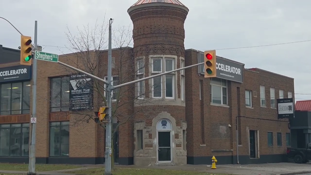 Молочный завод Purity Dairy был построен в 1929 году в городе Виндзор, Онтарио, Канада. 