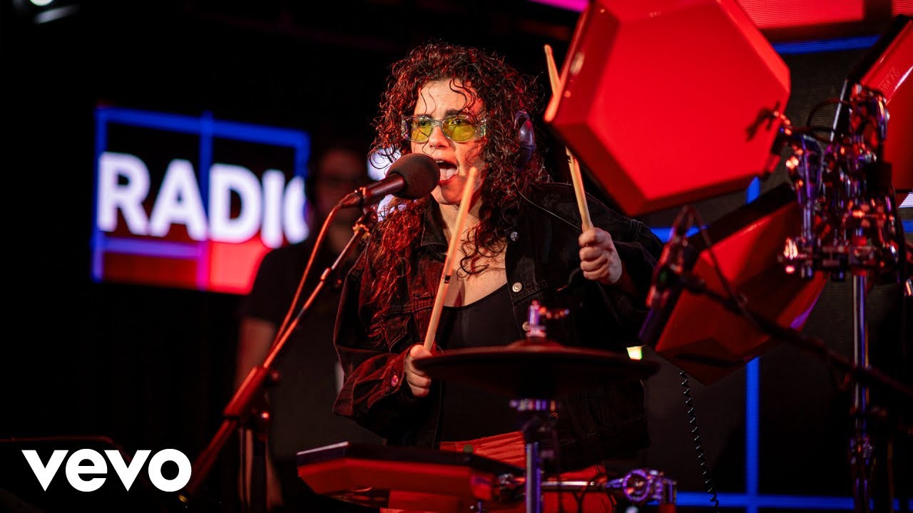 Georgia – Groovejet (Spiller Cover) in the Live Lounge