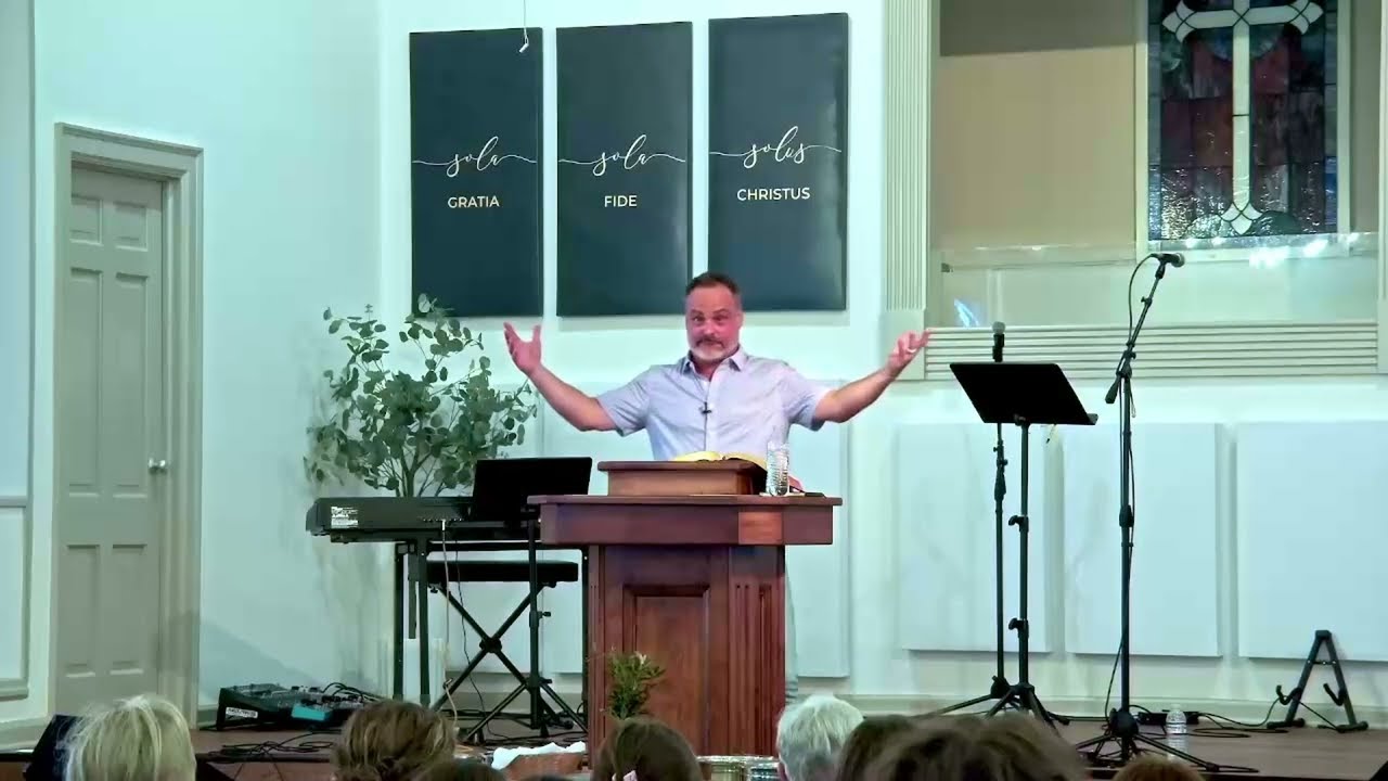 Esther 2:8-20