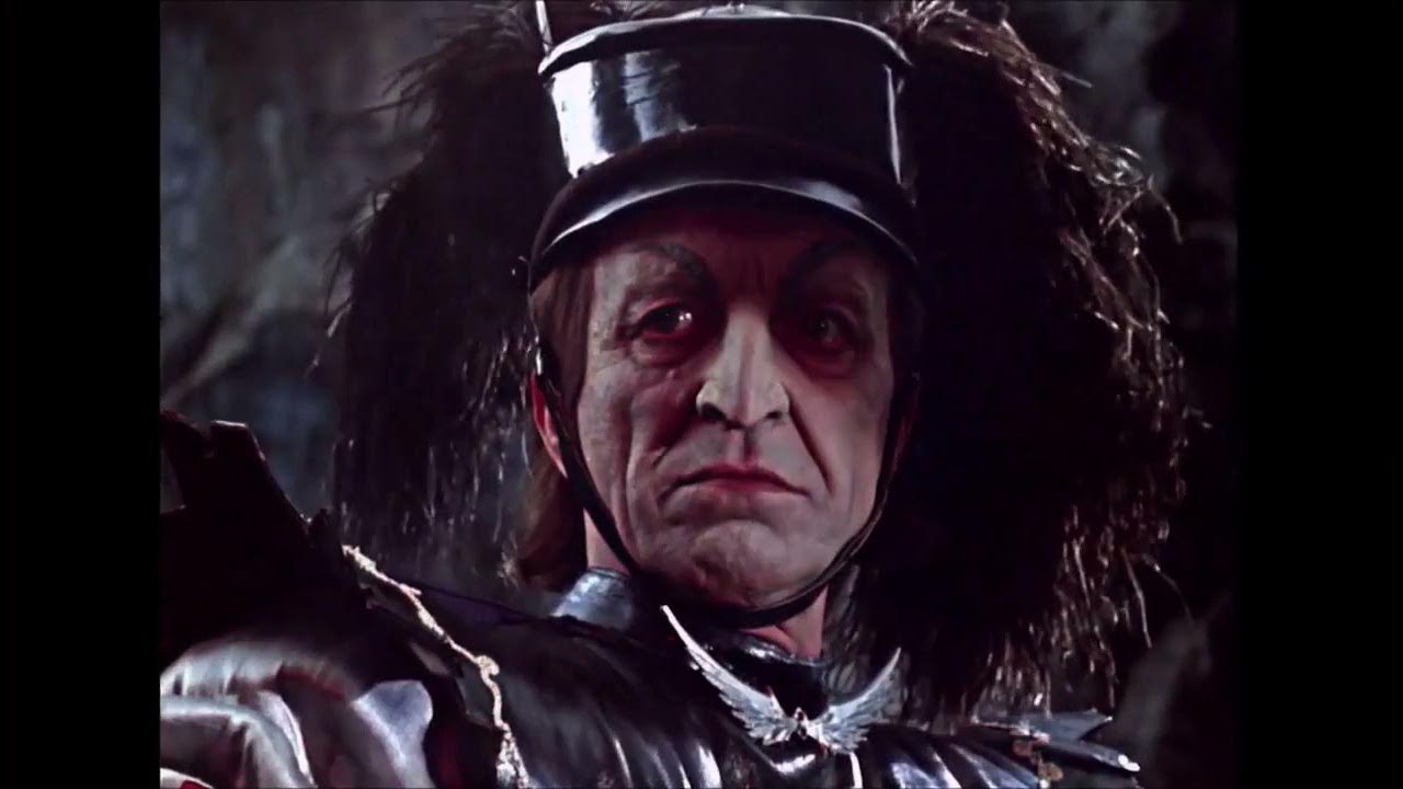 королевство кривых зеркал йагупоп 77. королевство кривых зеркал абаж. министр из сказки королевство кривых зеркал. лидия вертинская королевство кривых зеркал. андрей файт актер.