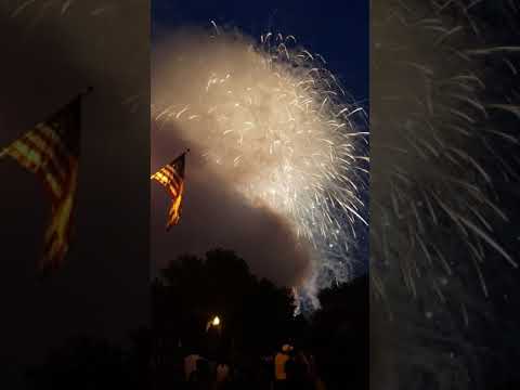 Vídeo: Fogos de artifício de 4 de julho em Manassas, Virgínia