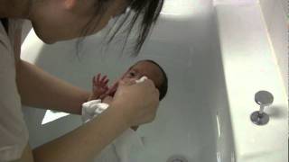 20110901　ママ3回目沐浴1