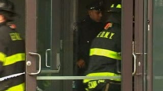 Raw: Train Derails in Brooklyn, Several Injured