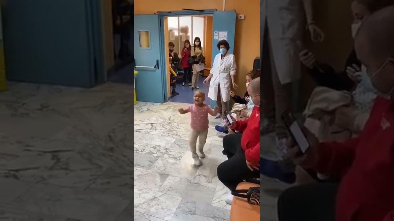 La piccola Raffaella emoziona tutti con il suo ballo all'Ospedale Santobono! #shorts