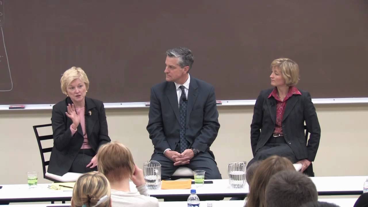 О проблемах с Майком Гушей: судья Пейшенс Роггенсак и судья Эллен Бростром