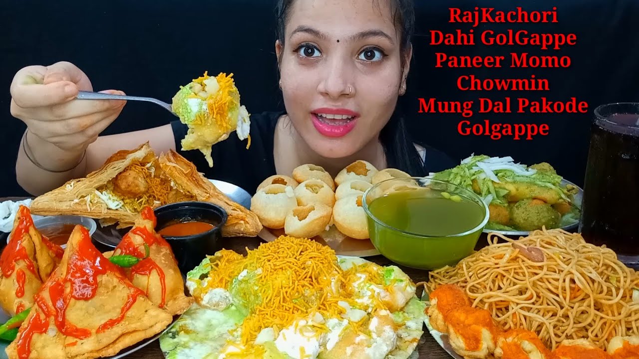 Eating Raj Kachori, Dahi Golgappe, GolGappe, Chomwin, Paneer Samosa, Mung Dal Pakode, Pattie, Momo