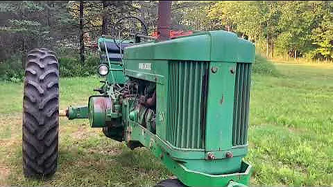 Kolik váží traktor John Deere 60?