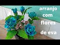 Lindo arranjo com flores de eva