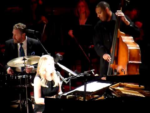 Diana Krall - Pick Yourself Up - Live