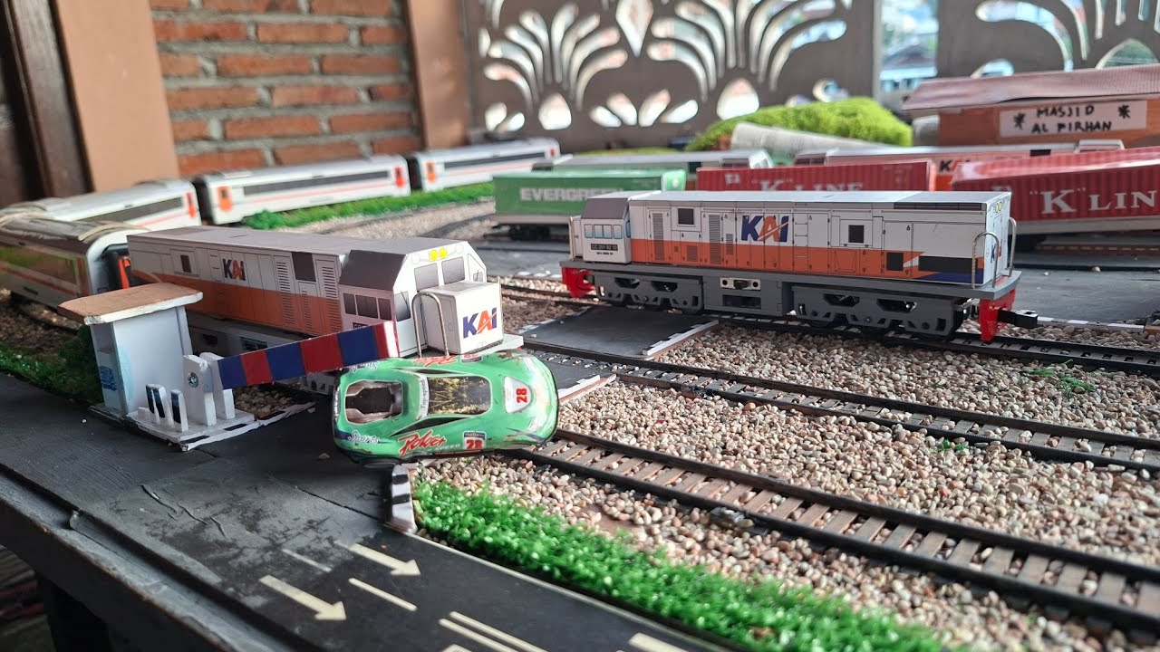 Вы смотрите на проезжающий мимо зеленый седан.