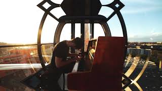 Piano on a ferris wheel Resimi