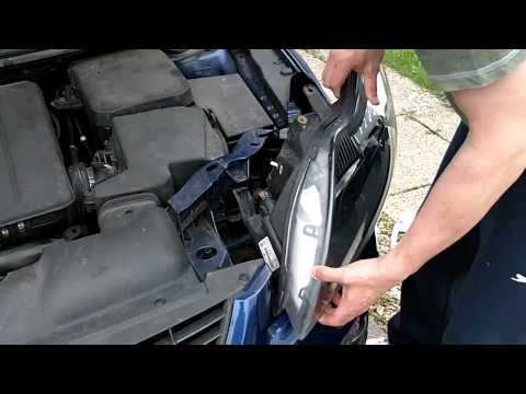 Replacing a 2008 Ford Focus Headlamp in under 3 minutes.