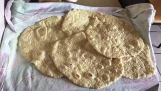 پخت نان لواش ایرانی در خانه صلح جهت درست کردن ساندویچ کباب کوبیده و جوجه