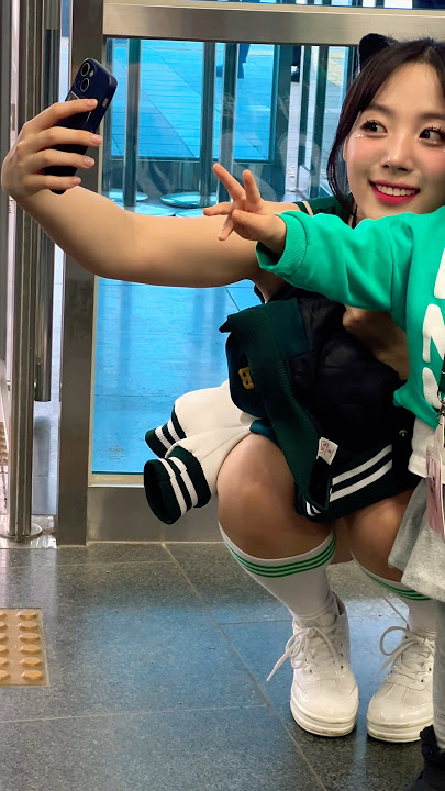 애기랑 같이 사진 찍는 하지원(Ha ji won)치어리더