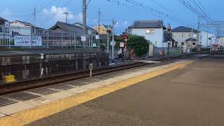 【紀の川駅】南海8300系6両急行通過