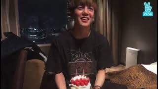 Donghun birthday while Channie is sleeping 🎂 • A.C.E vlive 2018.02.27 [eng sub] 에이스