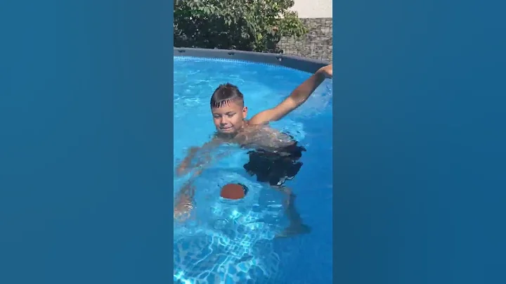 Dad pooped in the swimming pool #shorts - DayDayNews