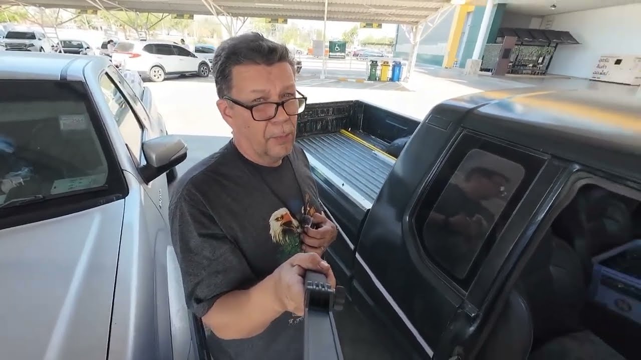 Sähkötarvikkeiden hinta Thaimaassa ja ratti on vakava tössi täällä.