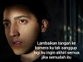 Aron ashab : Lambaikan tangan ke kamera