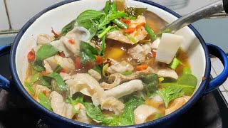 ဝက်အူစုံအချဉ်ဟင်း ရှူးရှူဲဟင်းရည် Tom Yum Pork Entrails