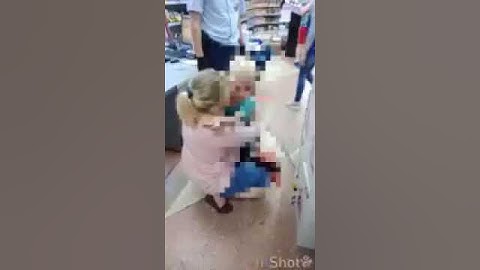 ПОЖАЛУЙСТА, НЕ ОСТАВЛЯЙТЕ ДЕТЕЙ В МАШИНЕ ОДНИХ