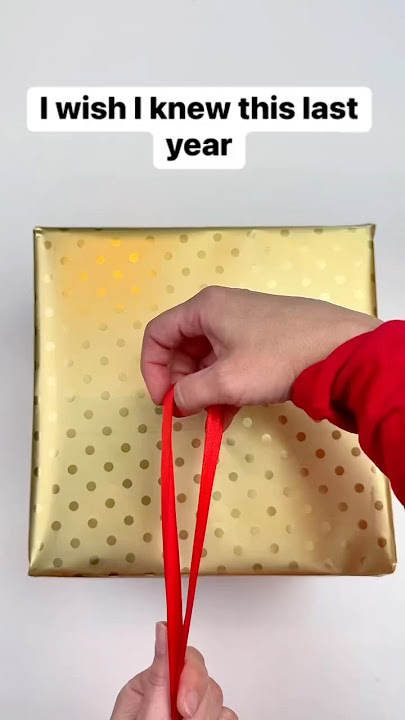 How to tie a Christmas gift bow #bow #wrapping #christmastime #presents #christmastips