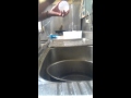 アイスピックで丸氷を作ってみた の動画、YouTube動画。
