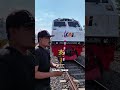 Bapak-Bapak Mainin Mainan Palang Pintu Panjang Depan Kereta Api #palangpintukeretaapi