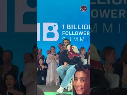 صاحب السمو الشيخ محمد بن راشد آل مكتوم بلقطات عفوية في قمة الميار متابع