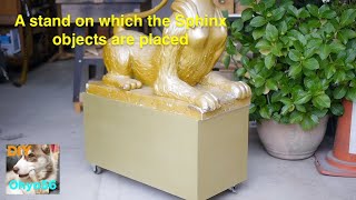 A stand on which the Sphinx objects are placed