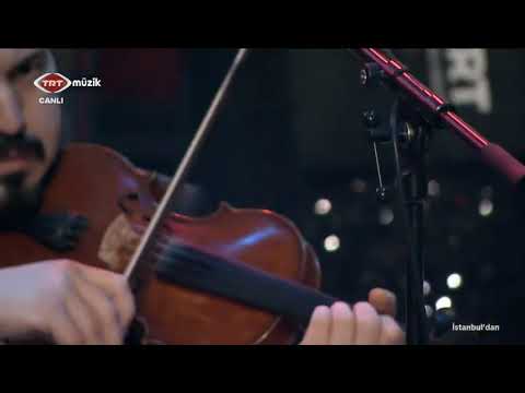 ÇİĞDEM YARKIN / BİR ÇAPKININ ELİNDE OYUNCAK OLDUM - YouTube